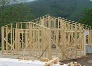 Casa in legno con struttura a telaio